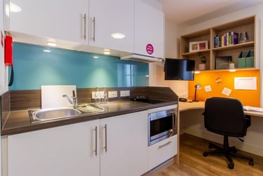 1 bed studio, Lower North Street, City Centre, Exeter, EX43EU - Image 2